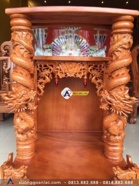 Cột bàn thờ điêu khắc rồng