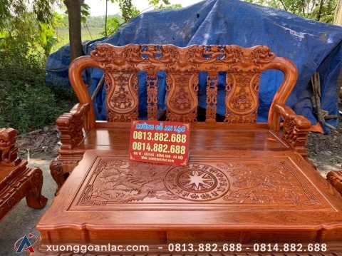 Vách ghế đục 2 mặt kênh bong với họa tiết voi chầu, voi gánh tiền; tay ghế đục Voi Tiền.