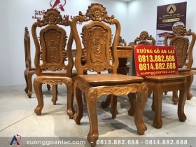 Ghế ăn được thiết kế đối xứng, uốn lượn mềm mại cùng điểm nhấn là phần lưng và đỉnh ghế với hoa văn tinh xảo