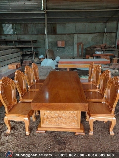Bộ bàn ăn nguyên khối 8 ghế louis gỗ gõ đỏ Nam Phi (Anh Thái, Quảng Trị)