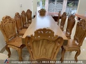 Mặt bàn làm bằng gỗ gõ đỏ nguyên tấm, bề mặt được phun bóng mờ chống xước, chống cong vênh, mối mọt.