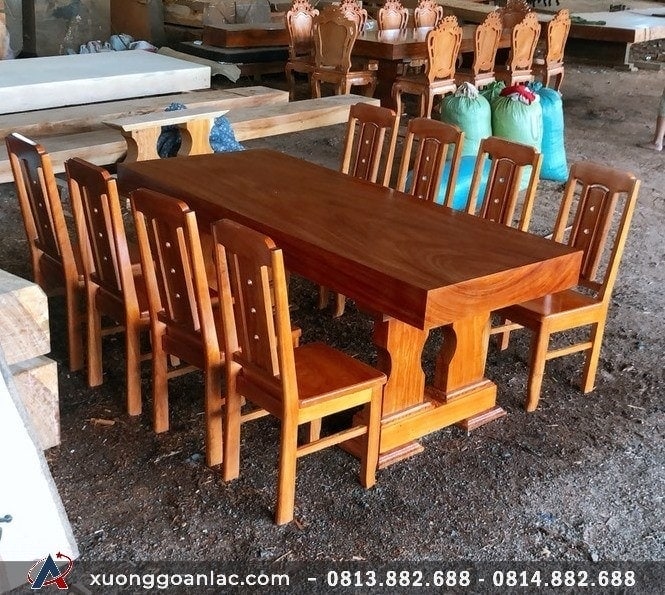 Bộ bàn ăn nguyên khối gỗ gõ đỏ 8 ghế đơn giản (Chú Quyết, Hải Dương)