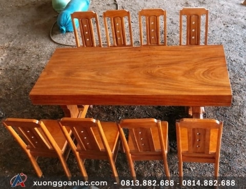 Mặt bàn được thiết kế vuông vức lạ mắt, phù hợp với nhiều dạng phòng bếp khác nhau.