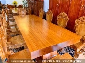 Mặt bàn được thiết kế vuông vức lạ mắt, phù hợp với nhiều dạng phòng bếp khác nhau.