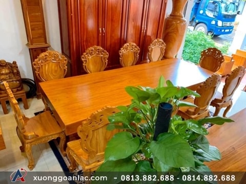 Bộ bàn ăn nguyên khối gỗ gõ đỏ 10 ghế đục hoa lá tây (Chú Giang, Ninh Bình)