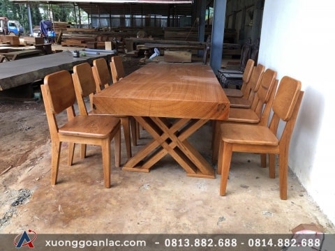 Bộ bàn ăn nguyên tấm gỗ gõ đỏ 8 ghế trơn vân đẹp (Cô Nguyệt, Yên Bái)