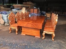 Bộ bàn ghế nguyên khối gỗ gõ đỏ 10 ghế louis hoàng gia vip (Chú Sáu, Thái Bình)