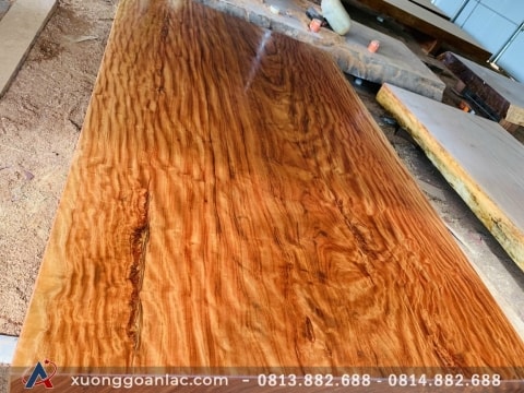 Chất liệu gỗ Cẩm Hồng cứng và chắc