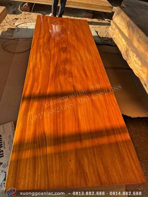 Được làm từ 100% gỗ gõ đỏ cao cấp, không giác mục, nước sơn PU cao cấp giữ màu sắc tự nhiên cho gỗ.