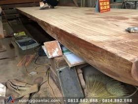 Phản gỗ hương nguyên tấm siêu to khổng lồ 550x145x25cm (Anh Chiến, Ninh Bình)