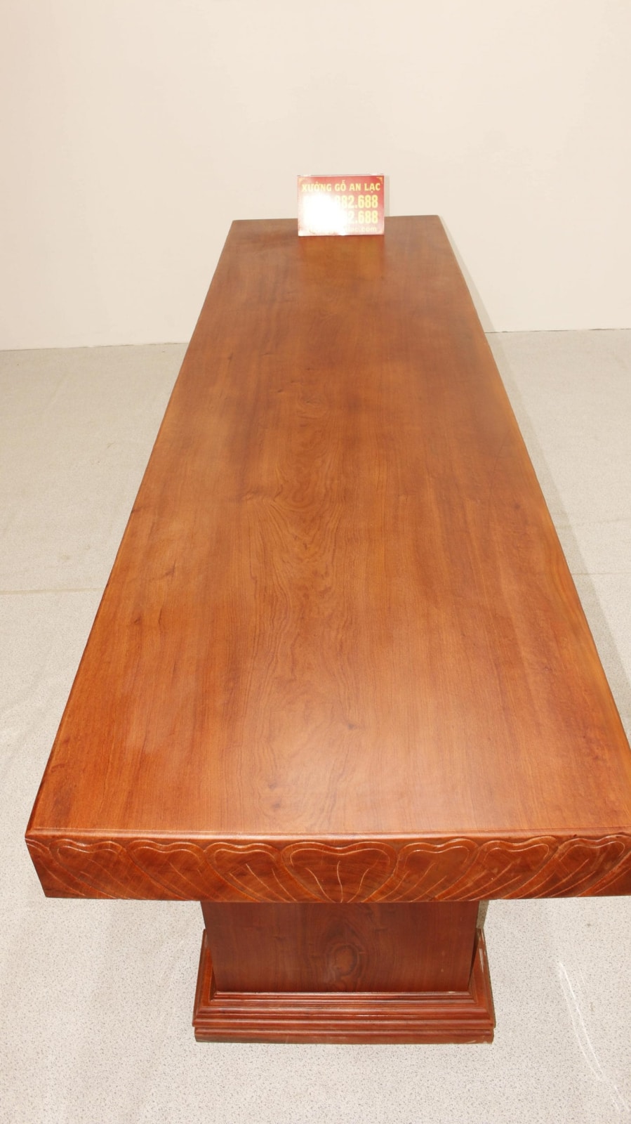 Mặt bàn nguyên khối gỗ hương đá đục tay