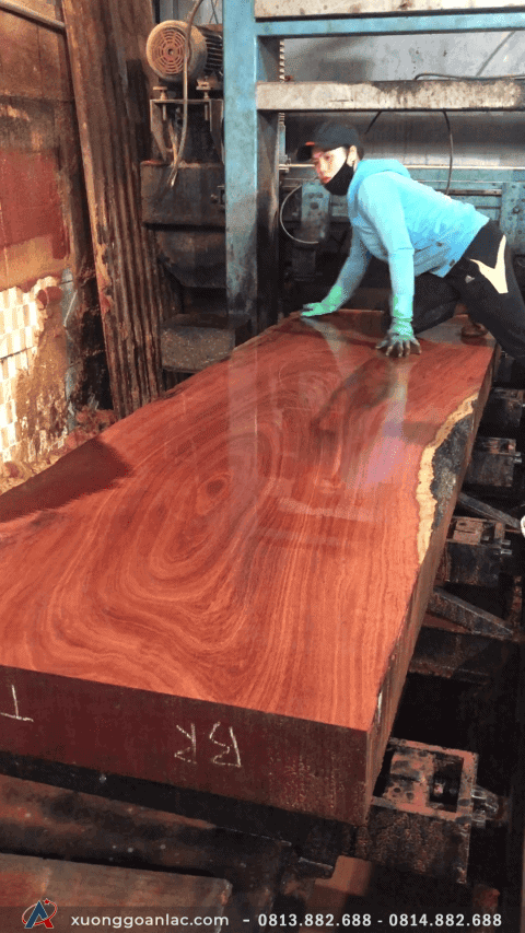 Mặt bàn gỗ hương đá nguyên khối 240x80x15cm vân siêu đẹp (Cô Nga, Thanh Hóa)
