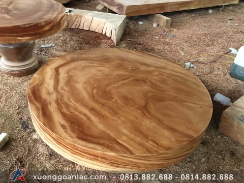 Gỗ nu là một tên gọi cho một loại gỗ đặc biệt được tạo nên từ phần mắt gỗ, bướu gỗ của những cây cổ thụ tuổi đời hàng trăm năm.