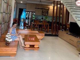 sofa nguyên khối gỗ gõ đỏ (Cô Hoa - TP. Hồ Chí Minh