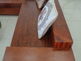 Sofa nguyên khối gỗ cẩm chỉ (Anh Khương - Hà Nội)