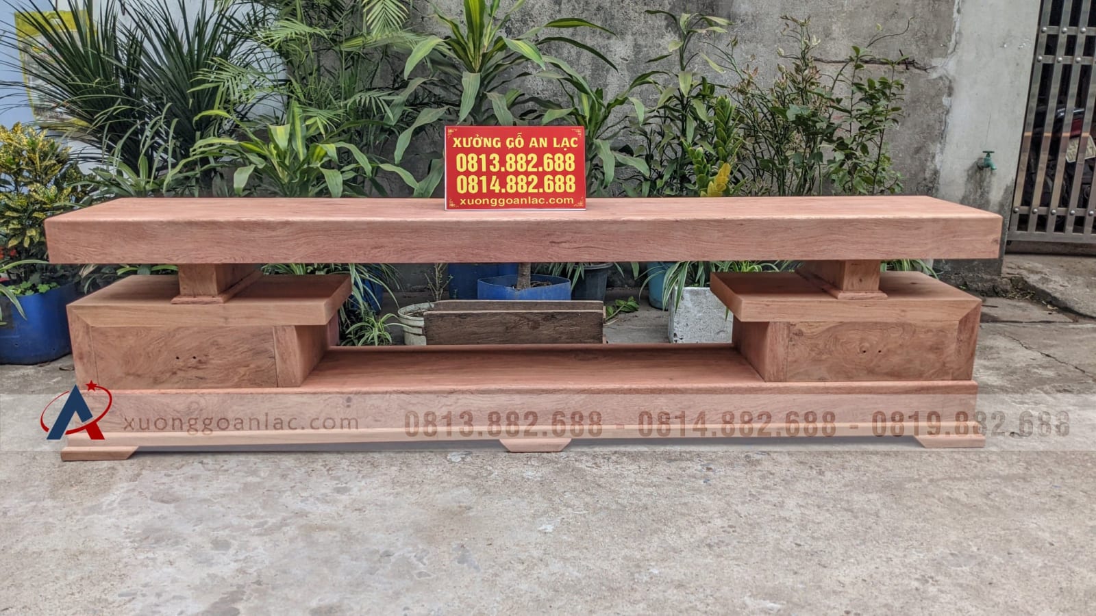 Kệ tivi nguyên khối 2 tầng 2 ngăn kéo gỗ hương đá