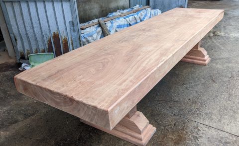 bàn ăn nguyên khối 3m1 gỗ hương đá tuyển vân đẹp