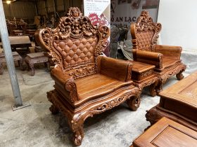 bàn ghế hoàng gia vách trám gỗ hương đá cao cấp