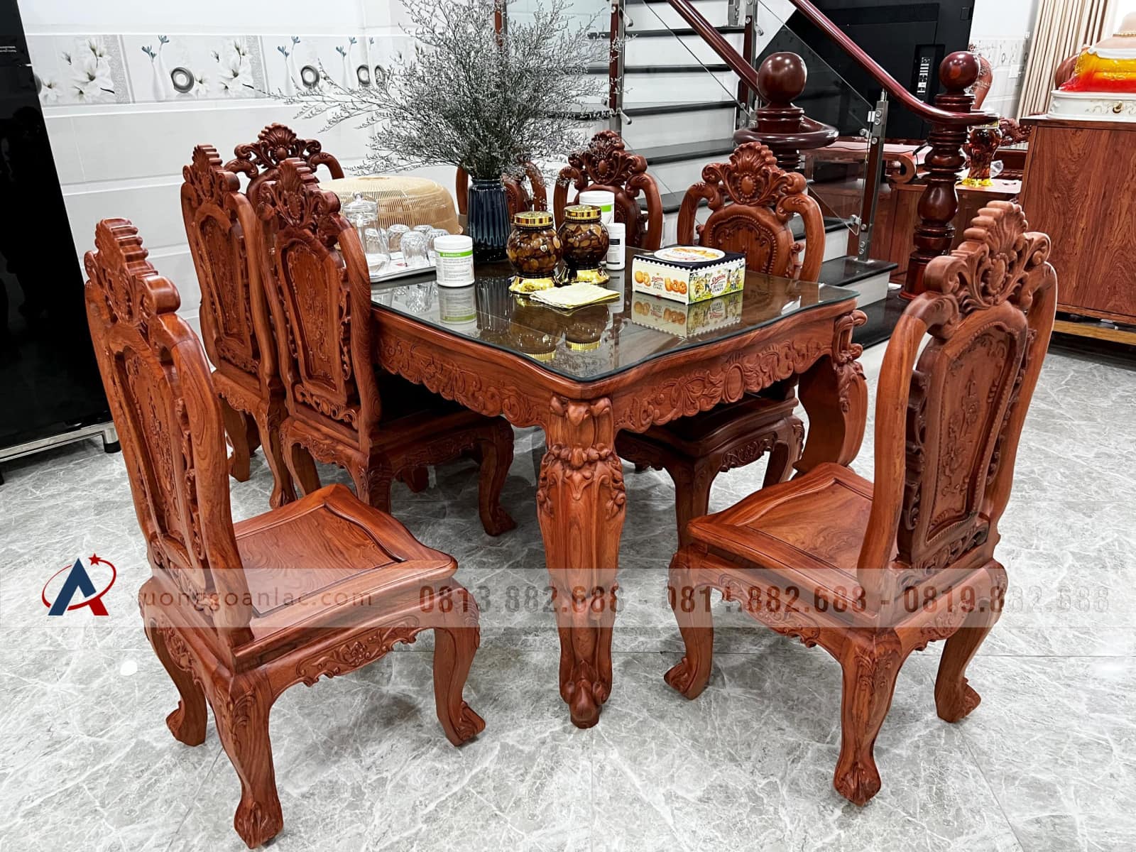 Bộ bàn ăn Hoàng Gia 8 ghế hồng hạt gỗ Hương Đá cao cấp