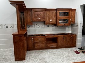 tủ bếp cao cấp gỗ hương đá tự nhiên