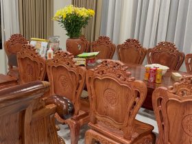 bàn ăn 12 ghế luois hoàng gia hoa lá tây gỗ hương đá cao cấp