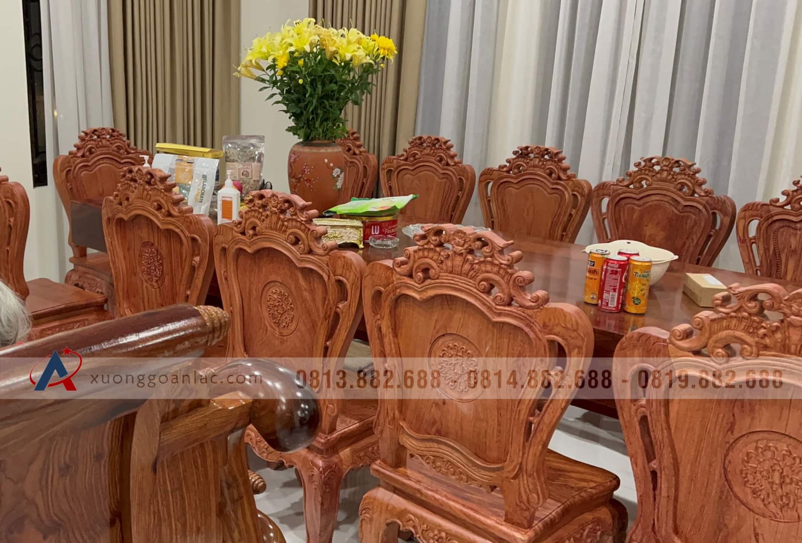 bàn ăn 12 ghế luois hoàng gia hoa lá tây gỗ hương đá cao cấp