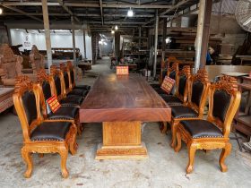 Bộ bàn ăn nguyên khối 270x90x15cm và 10 ghế louis gỗ gõ đỏ bọc đệm da
