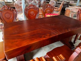 bàn ăn nguyên khối gỗ gõ đỏ tự nhiên đẳng cấp