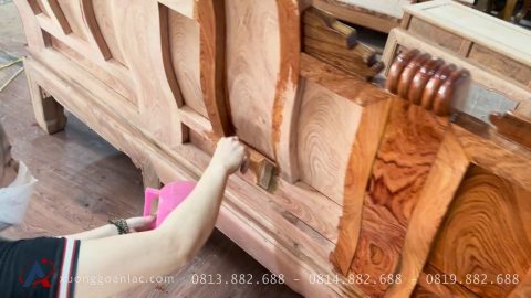 Quá trình sơn lót bảo vệ gỗ tại Xưởng