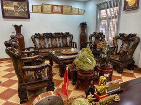 bàn ghế minh quốc đào tiên cột 16 gỗ mun hoa Lào