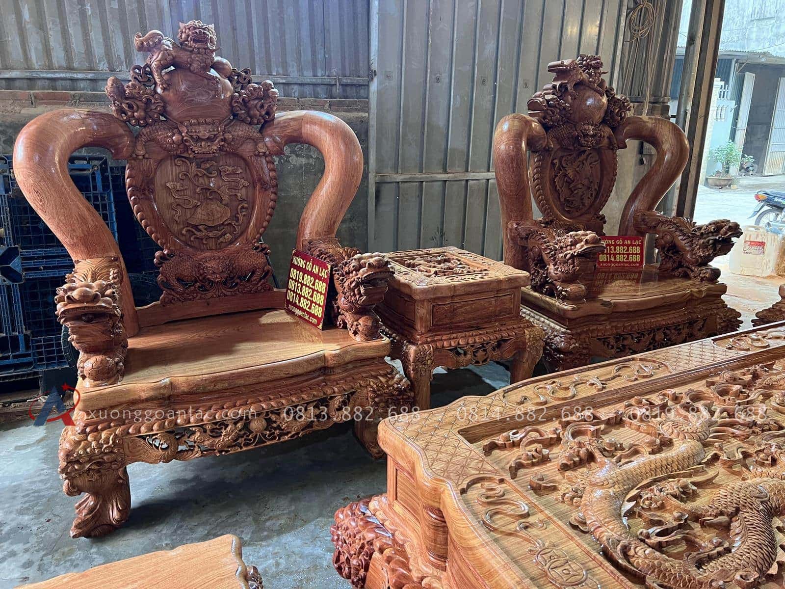 bộ bàn ghế gỗ hương đục hình tượng phong thủy