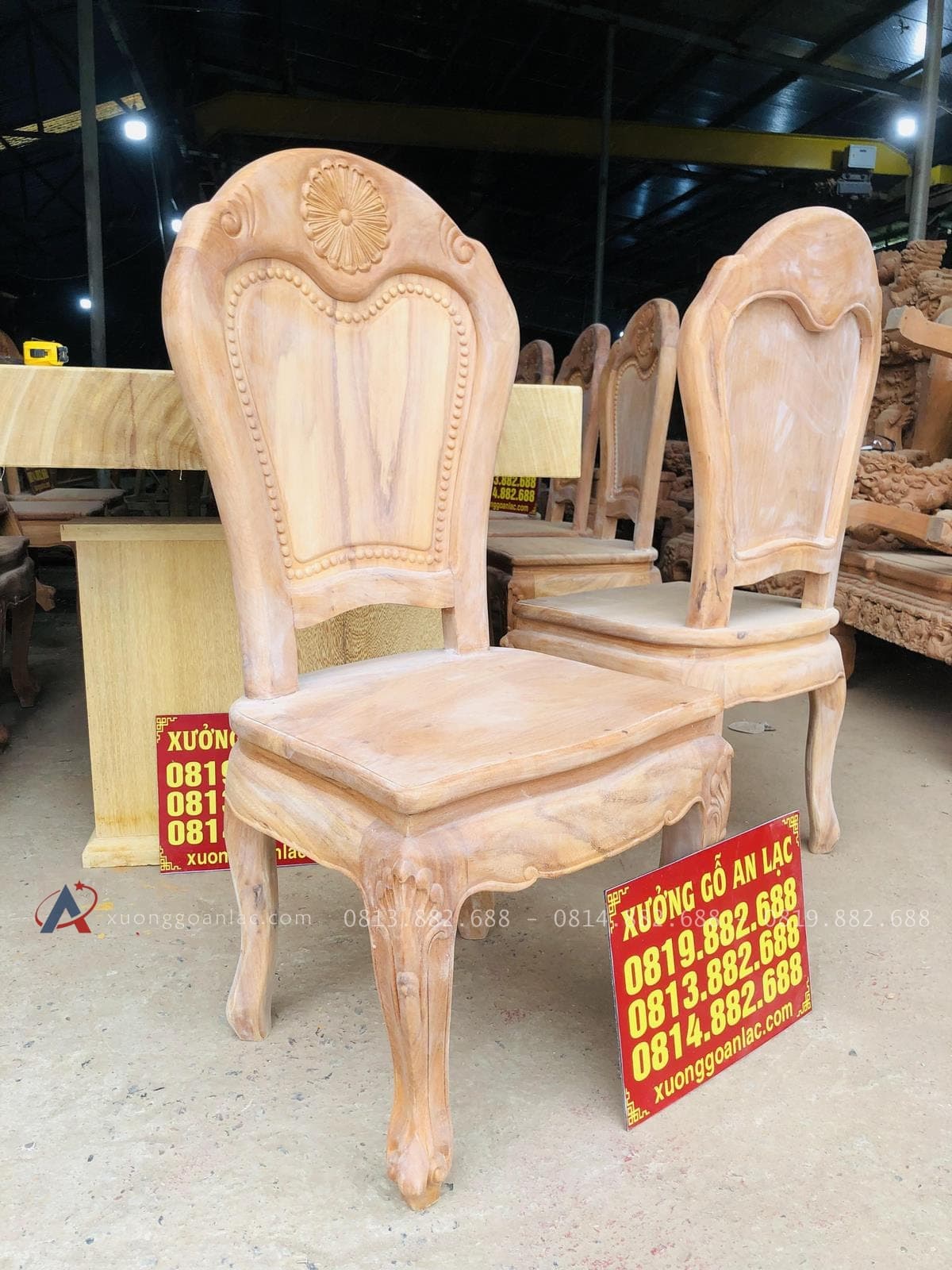 dáng ghế lưng cao thanh thoáng đục hoa cúc