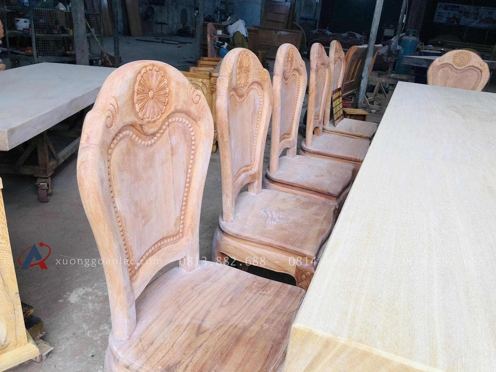 Những mẫu ghế hoa cúc gỗ gõ đỏ