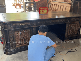 bàn làm việc với ngăn tủ rộng rãi