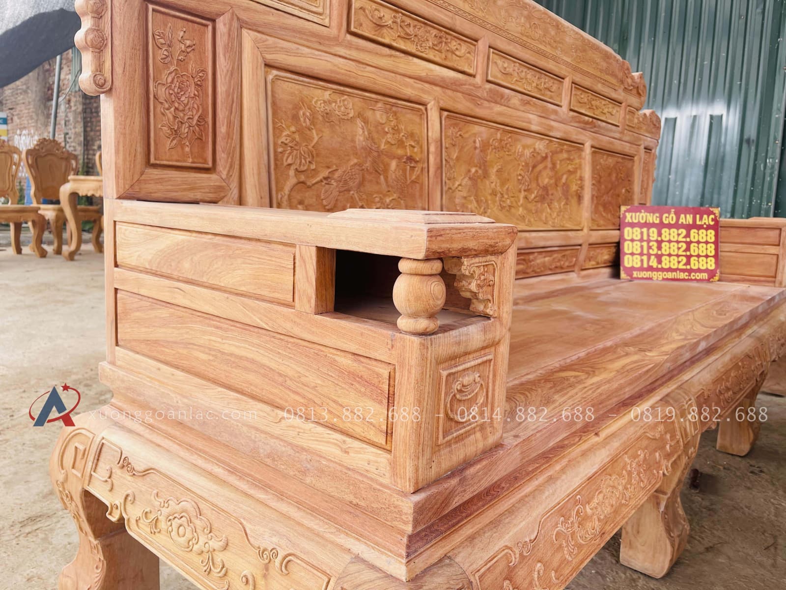 tay ghế dạng hộp độc đáo