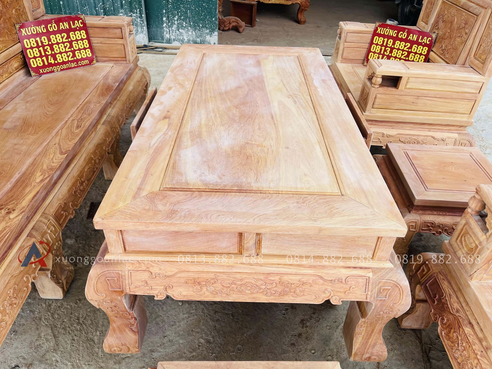 hệ chân và yếm bàn đục tỉa họa tiết