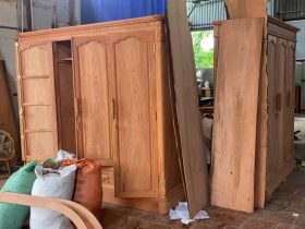 bàn mộc của 2 chiếc tủ quần áo gỗ hương đá