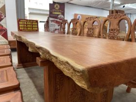 mặt bàn nguyên khối gỗ hương đá